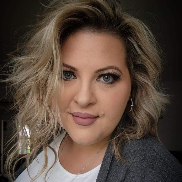 Meet your Posher, Rebecca - Picture 1 of 1